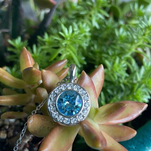Aquamarine / Ocean Blue  Swarovski Crystal Halo Necklace - Picture 1 of 9